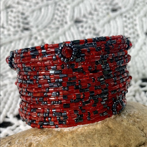 Red and Black Cuff Beaded Metal Bracelet - Picture 9 of 11